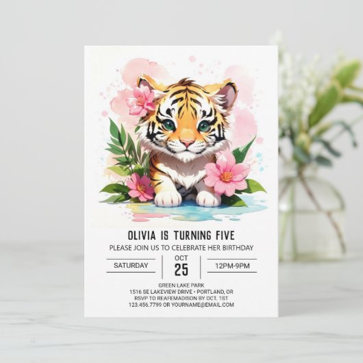 Tiger Cub Aangepaste Uitnodiging Verjaardag (Staand voorkant)
