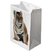 Tiger Cub in the Snow Photograph Medium Cadeauzakje (Achterkant Gekanteld)