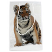 Tiger Cub in the Snow Photograph Medium Cadeauzakje (Voorkant)