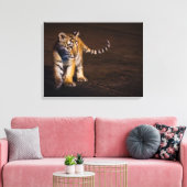 Tiger Cub Walking Canvas Afdruk (Insitu (Woonkamer))