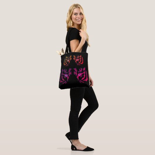 Tiger Face Black Tote Bag (Op model)