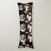 Tiger Strings – Elegant Musical Art Lichaamskussen (Voorkant Verticaal)