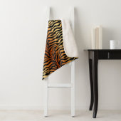 Tiger Stripes Animal Print, Amber, Black en Tan Sherpa Deken (In situ)
