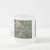 Tiger Swallowtail Butterflies over Joe Pye Weed Matglas Koffiemok (Voorkant links)