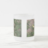 Tiger Swallowtail Butterflies over Joe Pye Weed Matglas Koffiemok (Center)