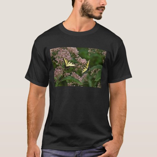 Tiger Swallowtail Butterflies over Joe Pye Weed T-shirt (Voorkant)