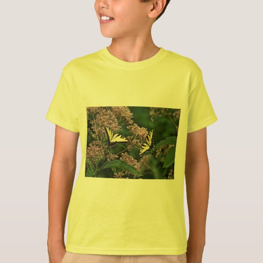 Tiger Swallowtail Butterflies over Joe Pye Weed T-shirt (Voorkant)