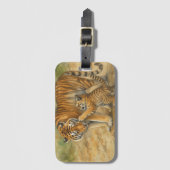 Tiger Tenderness - ouder en welp in het bos Bagagelabel (Voorkant (verticaal))