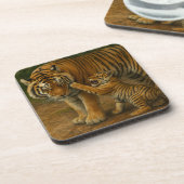 Tiger Tenderness - ouder en welp in het bos Bier Onderzetter (Linkerzijde)