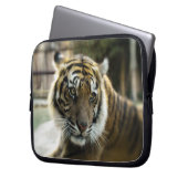 Tiger's Grace Laptop Sleeve (Voorkant Links)