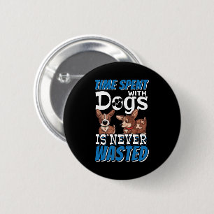 Tijd besteed aan honden wordt nooit verspild ronde button 5,7 cm