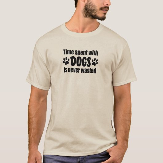 Tijd besteed aan honden wordt nooit verspild t-shirt (Voorkant)