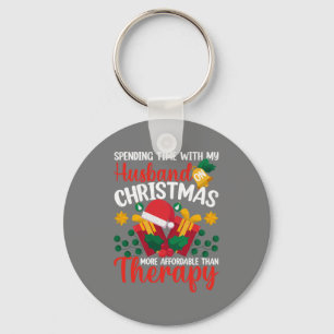 Tijd doorbrengen met man en vrouw op kerstmis sleutelhanger