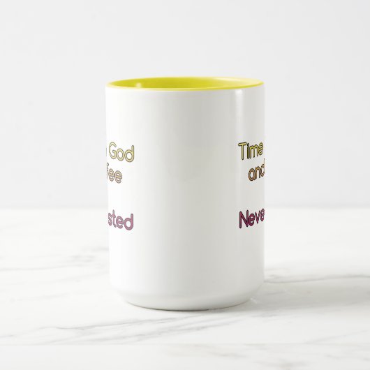 Tijd met God en koffie is nooit verspilde Mok (Midden)