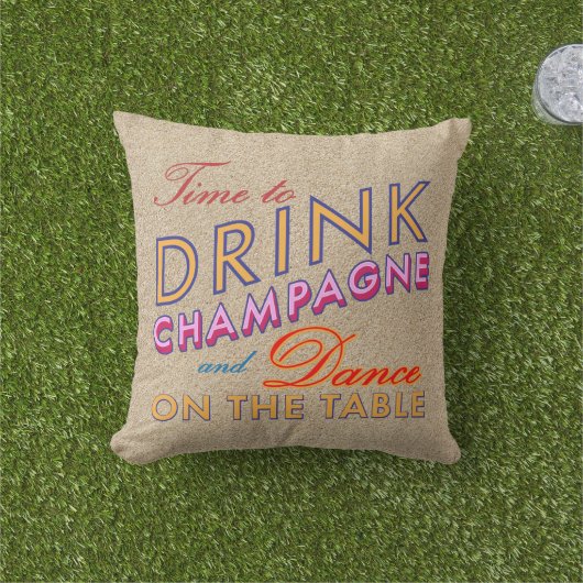 Tijd om Champagne Beach Sand OutdoorPillow te Drin Buitenkussen (Gras)