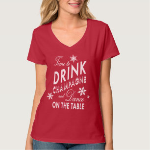 Tijd om champagne te Drinken en op de tafel rood t T-shirt