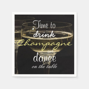 Tijd om champagne te drinken en te dansen op tafel servet