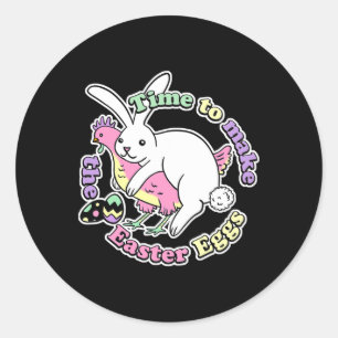 Tijd om de grappige paaseieren Paashaas te maken Ronde Sticker