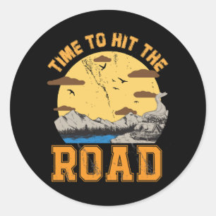 Tijd om de weg op te gaan ronde sticker