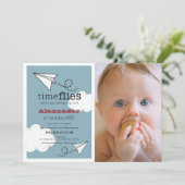 Tijd vliegt papieren vliegtuig Blauwe Jongen Foto  Kaart (Staand voorkant)