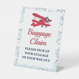 Tijd vliegt vliegtuig verjaardag bagageclaim bord reclamebord met voetstuk