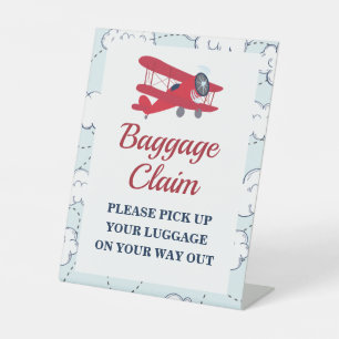 Tijd vliegt vliegtuig verjaardag bagageclaim bord reclamebord met voetstuk