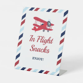 Tijd vliegt vliegtuig verjaardag snacks aan boord reclamebord met voetstuk
