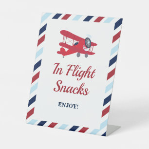 Tijd vliegt vliegtuig verjaardag snacks aan boord reclamebord met voetstuk