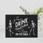 Tijd voor de Drink van Champagne Halloween Uitnodi Kaart (Staand voorkant)