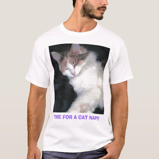 TIJD VOOR EEN KAT NAP!! T-SHIRT (Voorkant)
