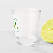 Tijd voor Paddy, vandaag is iedereen Iers op een Shot Glas (Rechts)