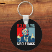 Tijd We Circle Back Trump 2024 Middelvinger Repub Sleutelhanger (Voorkant)