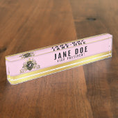 Tijdelijk goud en roze naamplaat voor haar naambordje (Zijkant)