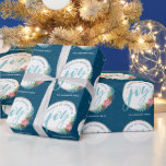 Tijdlijnen van Comfort & Joy Christmas Cadeaupapier<br><div class="desc">Dit mooie kerstcadeaupapier is voorzien van een afbeelding van een vakantiekrans versierd met een roze poinsettia en slinger. De krans wordt geaccentueerd met de tekst "Tidings of Comfort and Joy" op een donkerblauwe achtergrond met een subtiel stippenpatroon. Het woord "joy" lijkt groot in populaire handgeschreven stijl tekst. Personaliseer dit elegante...</div>