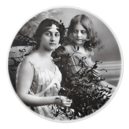 Tijdloos portret van moeder en dochter keramische knop