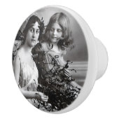 Tijdloos portret van moeder en dochter keramische knop (Rechts)