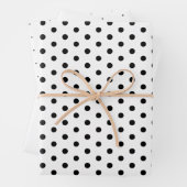 Tijdloos Zwart Wit Polka Dot Gift Wrapping Paper (In situ)