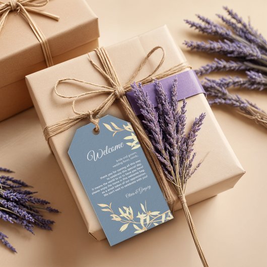 Tijdloze bloemensymfonie in blauwe bruiloft cadeaulabel