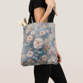 Tijdloze Bloemige Elegantie: Klassieke Bloesems Tote Bag (Dichtbij)