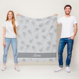 Tijdloze Botanische Bloei Zachte Grijze Monogram Fleece Deken