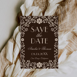 Tijdloze bruiloft met bruine bloemen save the date
