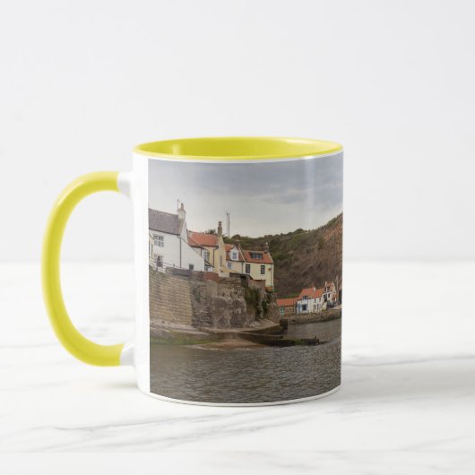 Tijdloze charme van de haven van Staithes Mok (Links)