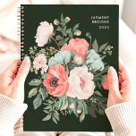 Tijdloze Donkere Bloemengeur Aangepaste Naam Planner<br><div class="desc">Dit elegante ontwerp bevat een weelderig boeket van bloemen in koraal-, blozende-, crèmekleurige en zachtgroene tinten, geplaatst tegen een rijke donkergroene achtergrond. De gepersonaliseerde naam en jaar geven een verfijnd en klassiek tintje, perfect voor professionals, studenten of iedereen die tijdloze bloemkunst waardeert. Ideaal voor het organiseren van dagelijkse taken, schrijven...</div>