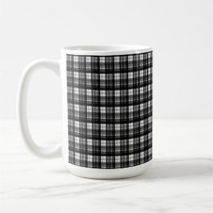 Tijdloze elegantie: klassieke zwart-witte tartan, koffiemok