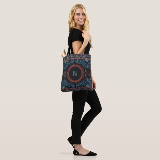 Tijdloze Elegantie Traditionele Stof Monogram Tote Bag (Op model)