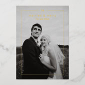 Tijdloze foto Modern Pas getrouwd Christmas Folie Feestdagenkaart (Voorkant)