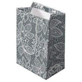 Tijdloze Lace Look Bruiloftsblauw Grijs en Wit Medium Cadeauzakje