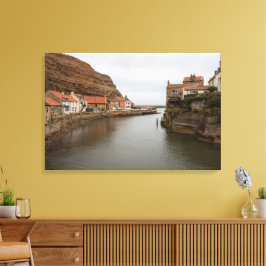 Tijdloze Staithes: Waar de Beck de Zee Ontmoet Canvas Afdruk