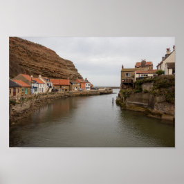 Tijdloze Staithes: Waar de Beck de Zee Ontmoet Poster