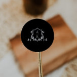 Tijdloze Vines Monogram Crest Zwart Ronde Sticker<br><div class="desc">Elegante botanische groen versierd kuif,  bruiloft monogram,  zwarte sticker.</div>
